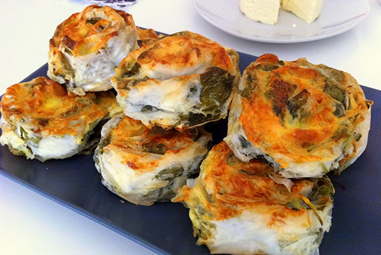 Hazır Yufkadan Ispanaklı Börek Tarifi ve Malzemeleri