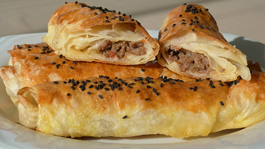 Hazır Yufkadan Kıymalı Börek Tarifi ve Malzemeleri